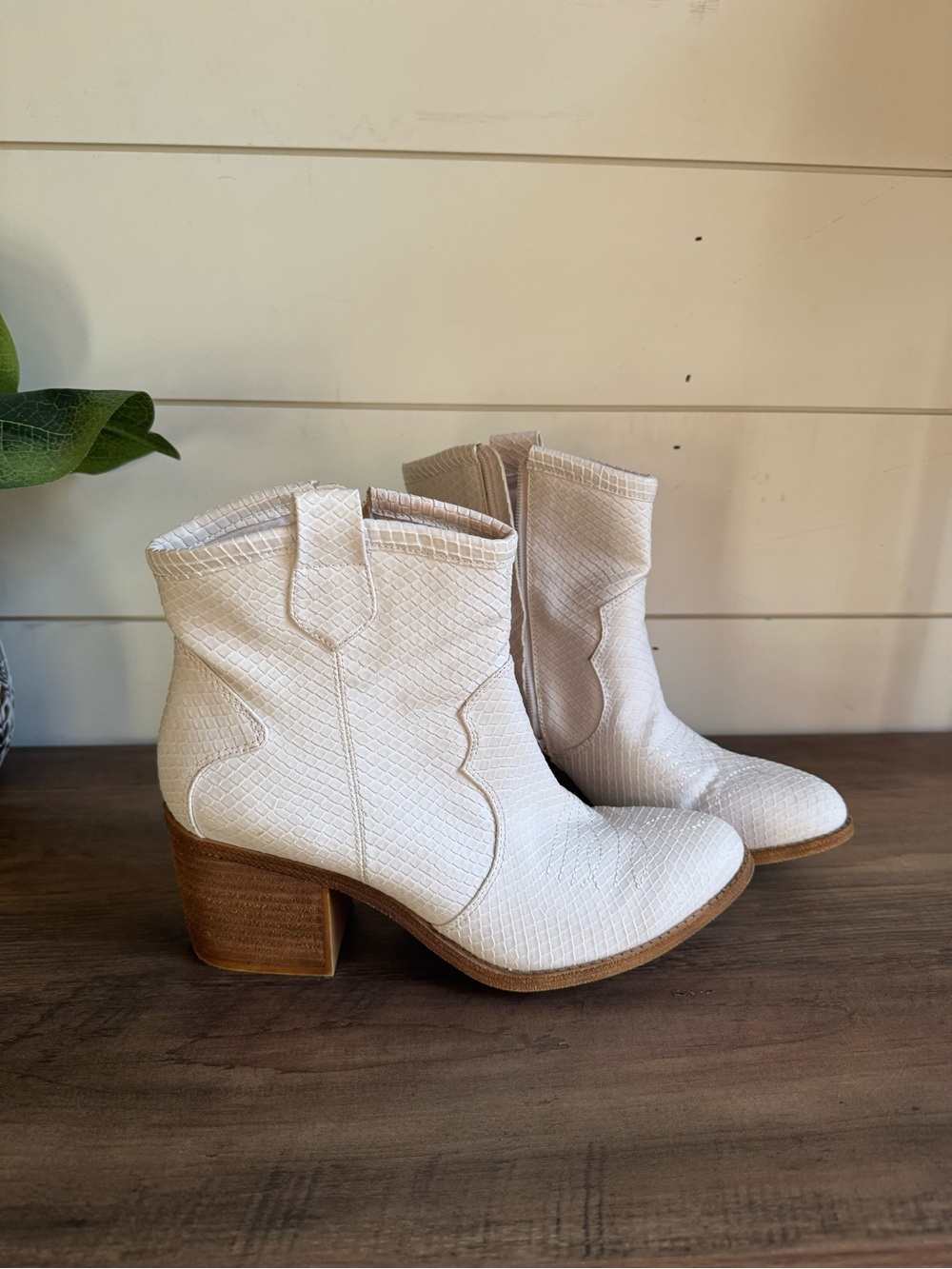 Dirty Laundry White Cowboy Cowgirl Western Boots
